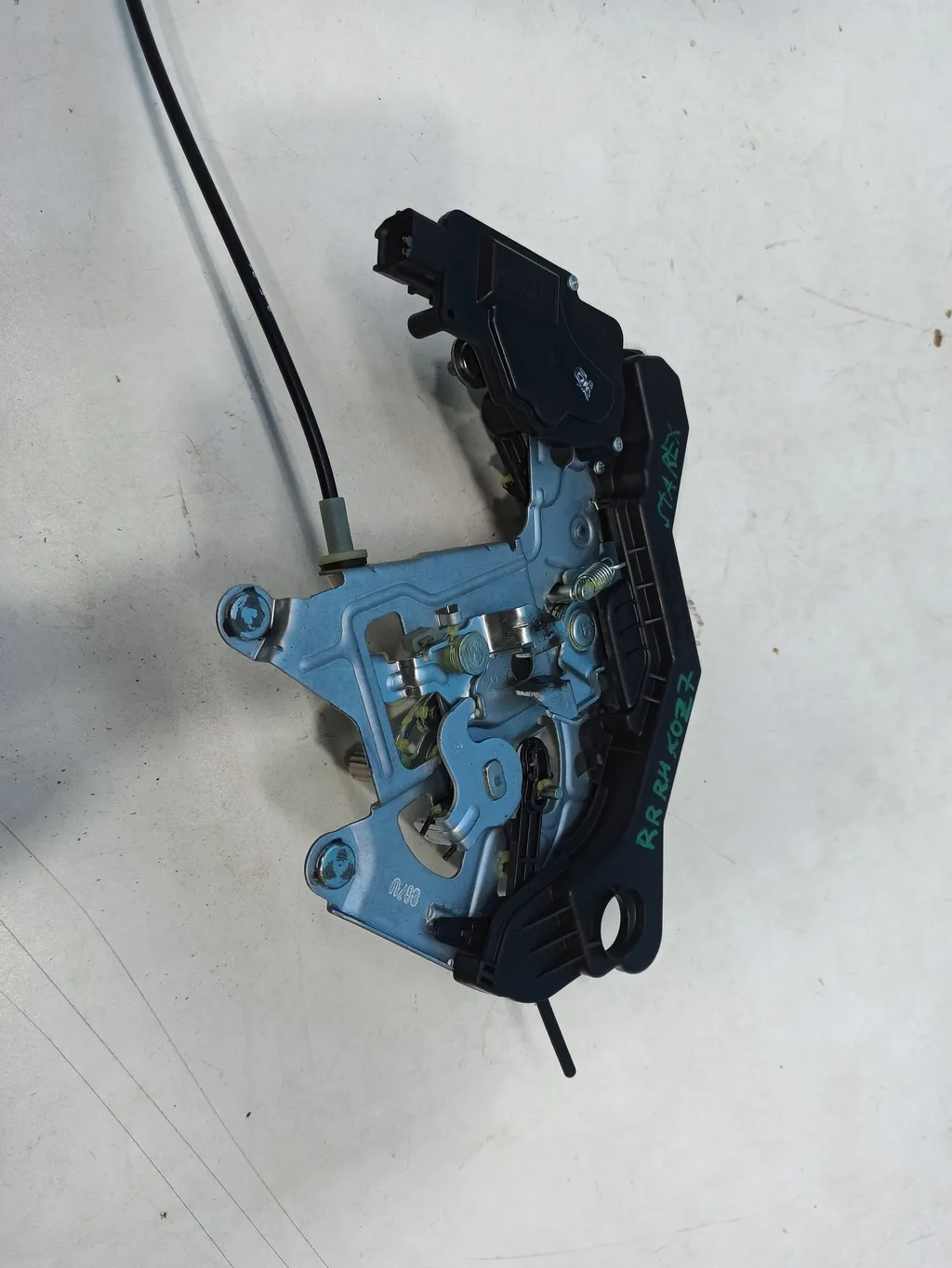 Замок двери сдвижной Hyundai Grand Starex 2007-2015