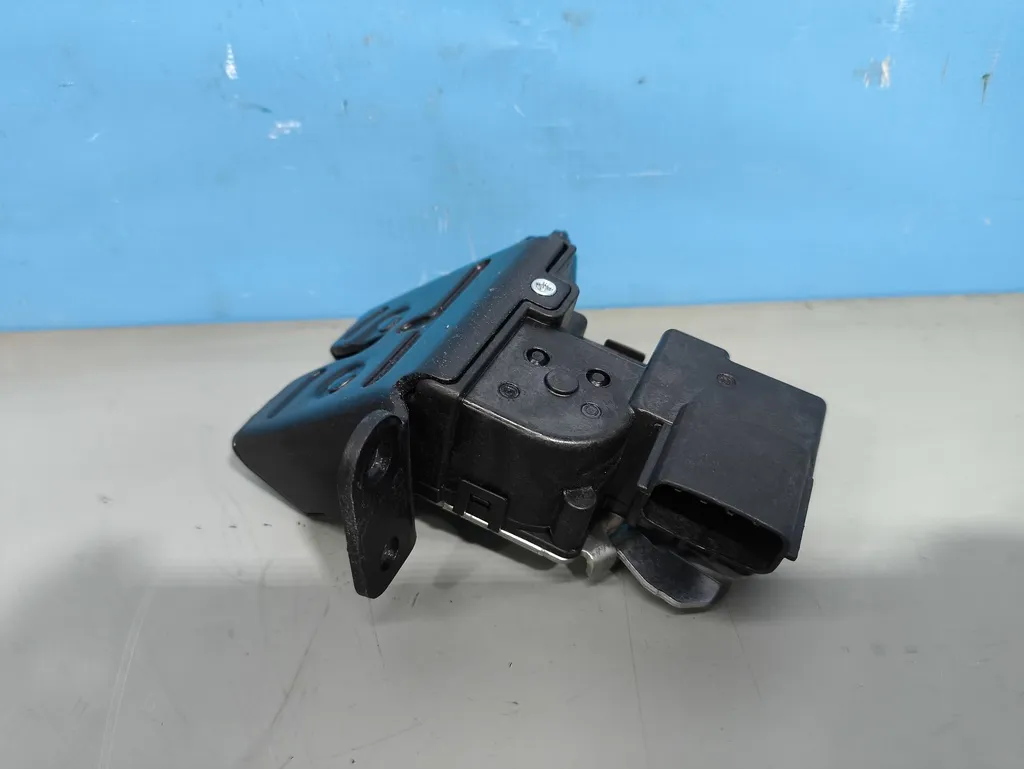 Замок багажника Kia Ceed 2 JD 2015-2018