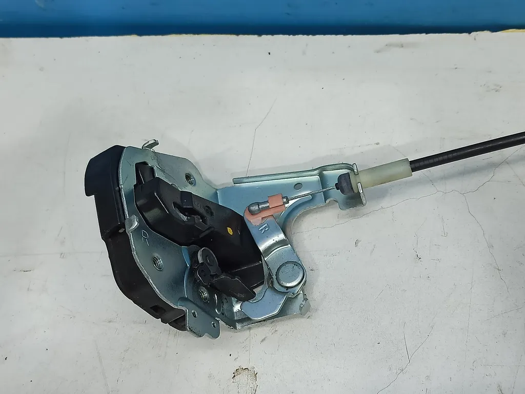 Замок двери сдвижной Hyundai Grand Starex 2007-2015