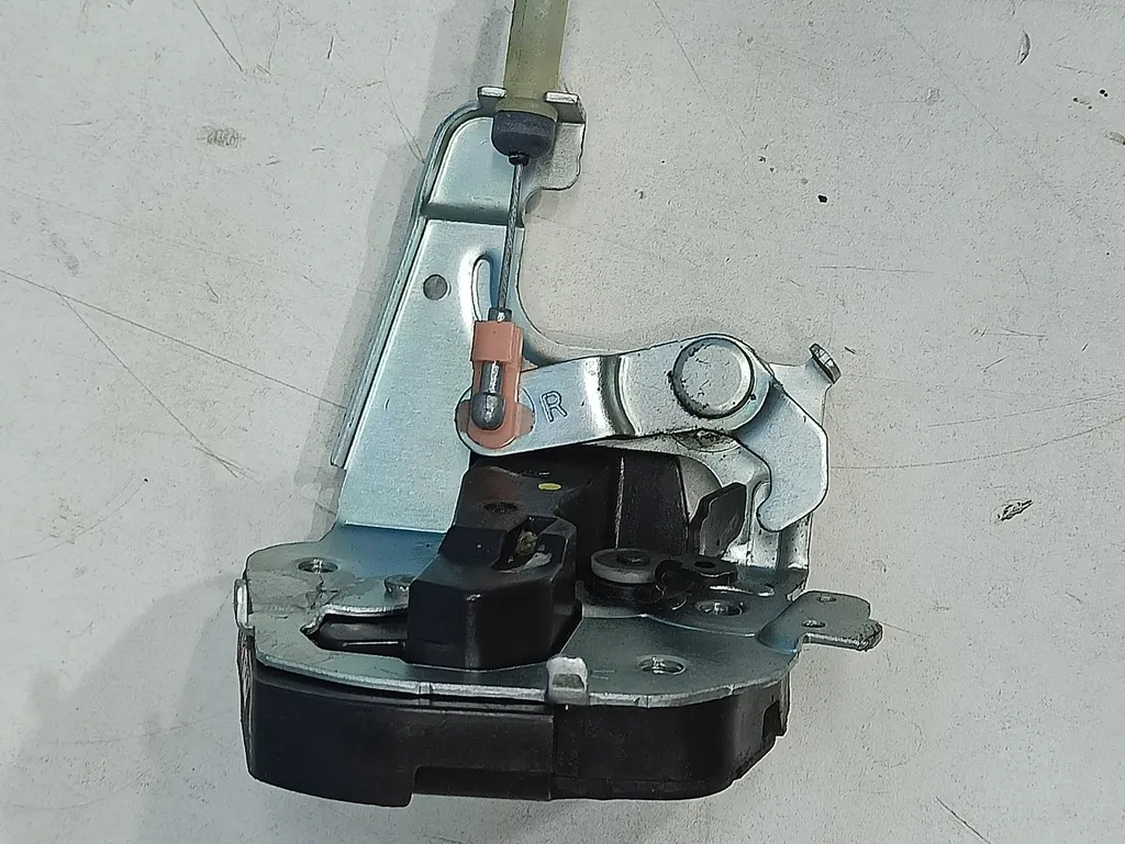 Замок двери сдвижной Hyundai Grand Starex 2007-2015