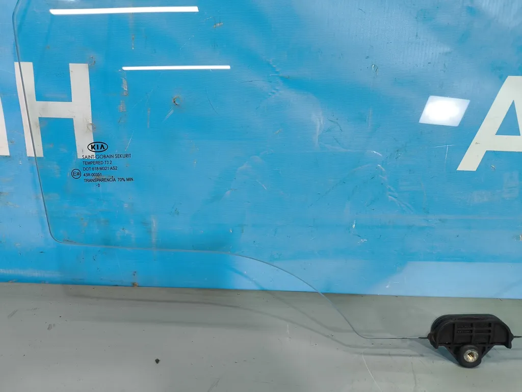Стекло двери задней правой Kia Ceed 1 2010-2012