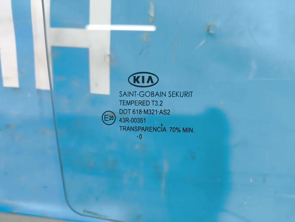 Стекло двери задней правой Kia Ceed 1 2010-2012