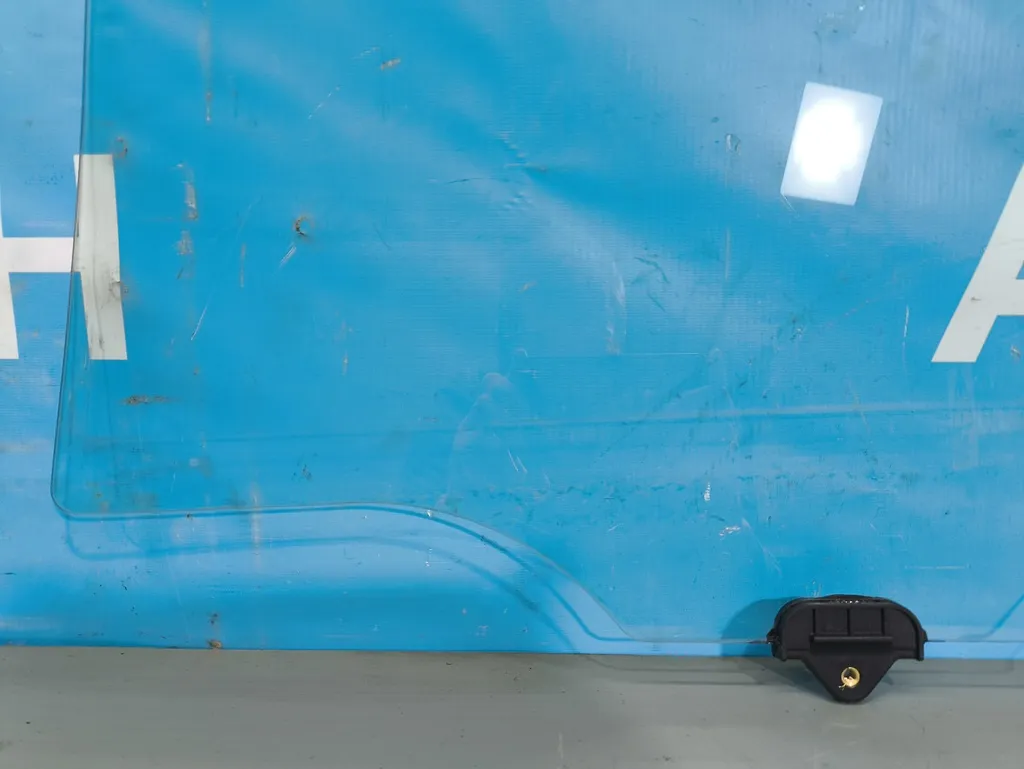 Стекло двери задней правой Kia Ceed 1 2010-2012