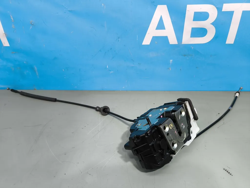 Замок двери задней правой Kia Ceed 1 2010-2012