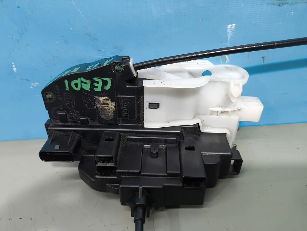 Замок двери задней правой Kia Ceed 1 2010-2012