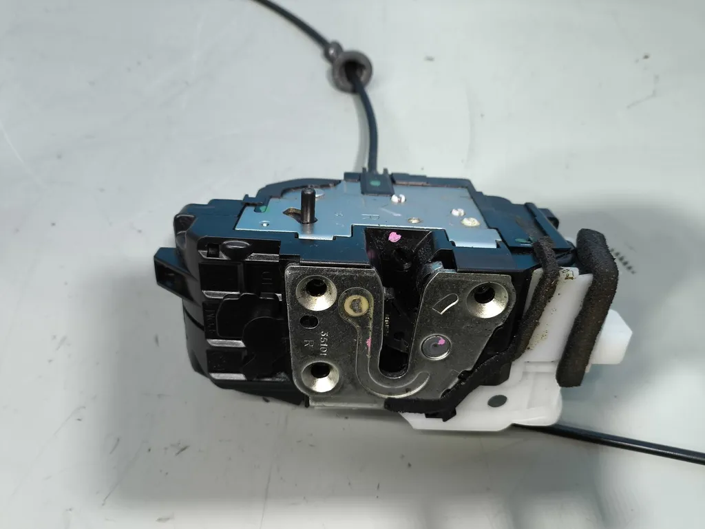 Замок двери задней правой Kia Ceed 1 2010-2012