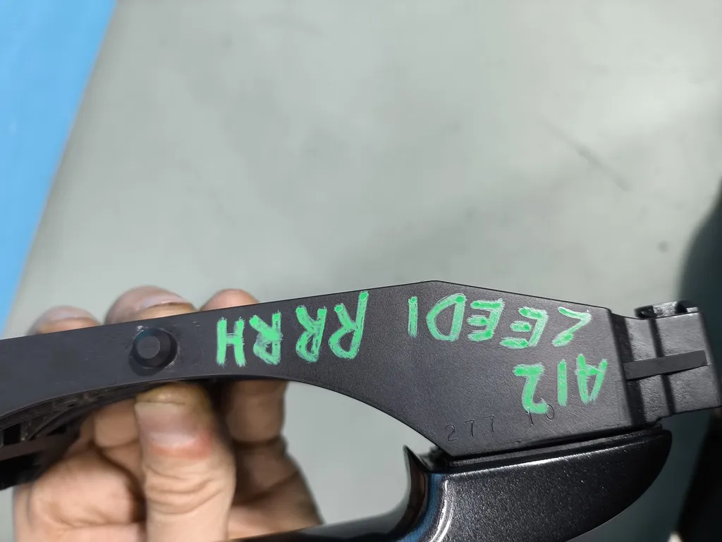 Ручка двери задняя правая Kia Ceed 1 2010-2012