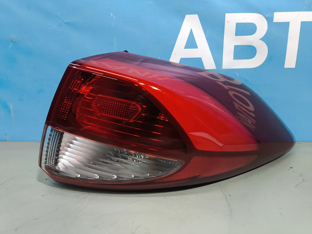 Фонарь внешний правый Hyundai Tucson 3 2015-2018