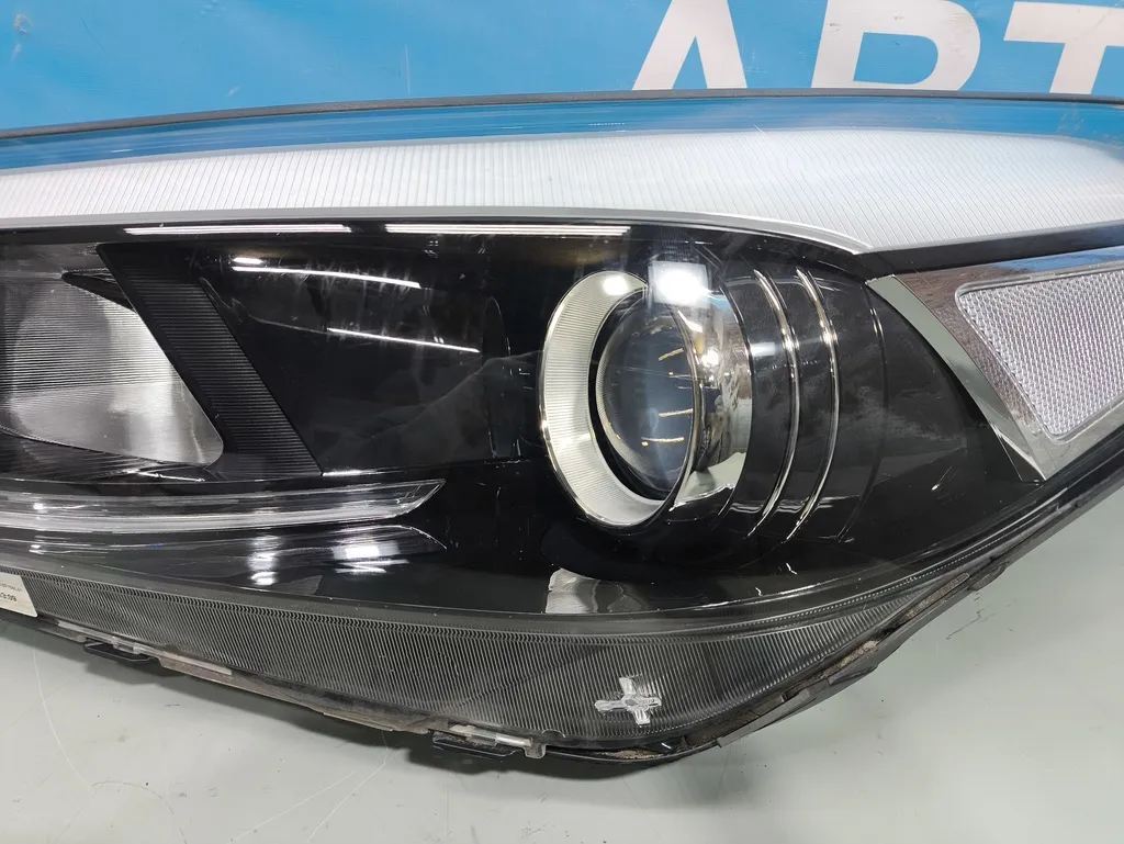 Фара левая Hyundai Tucson 3 2015-2018