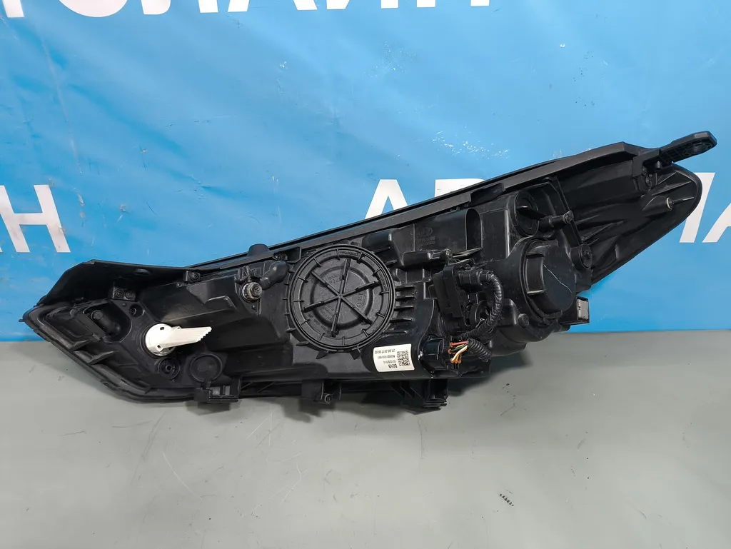 Фара правая Hyundai Tucson 3 2015-2018