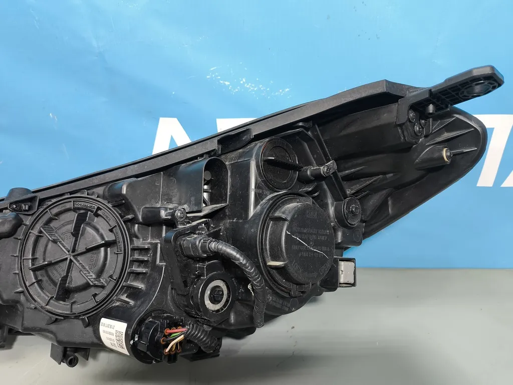 Фара правая Hyundai Tucson 3 2015-2018