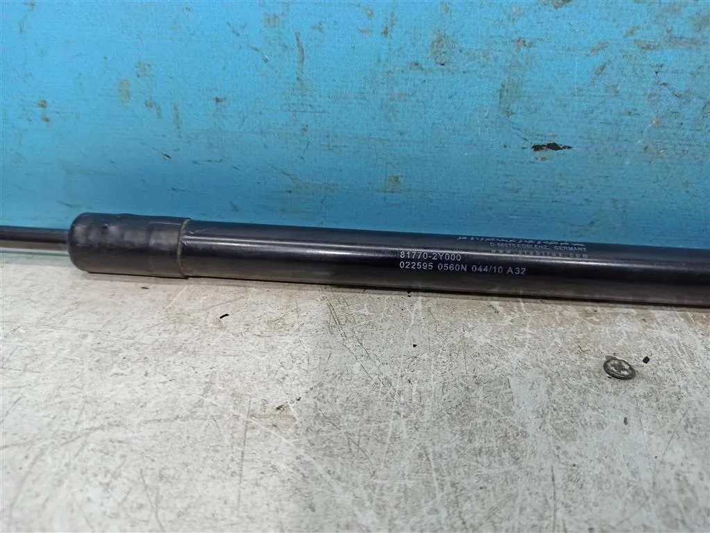 Амортизатор крышки багажника Hyundai IX35 1 2010-2013