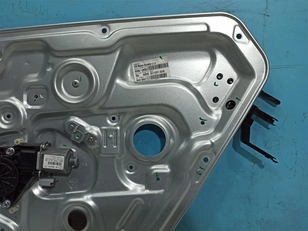 Стеклоподъемник задний правый Kia VENGA 1 2009-2014