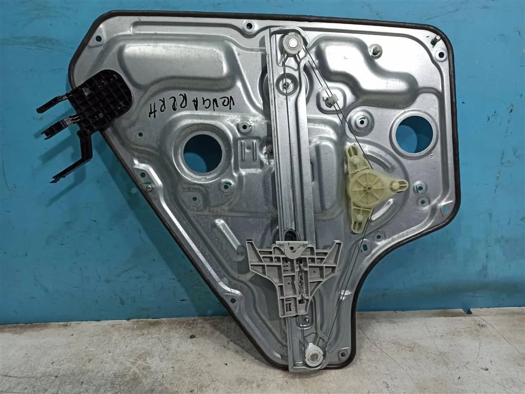 Стеклоподъемник задний правый Kia VENGA 1 2009-2014