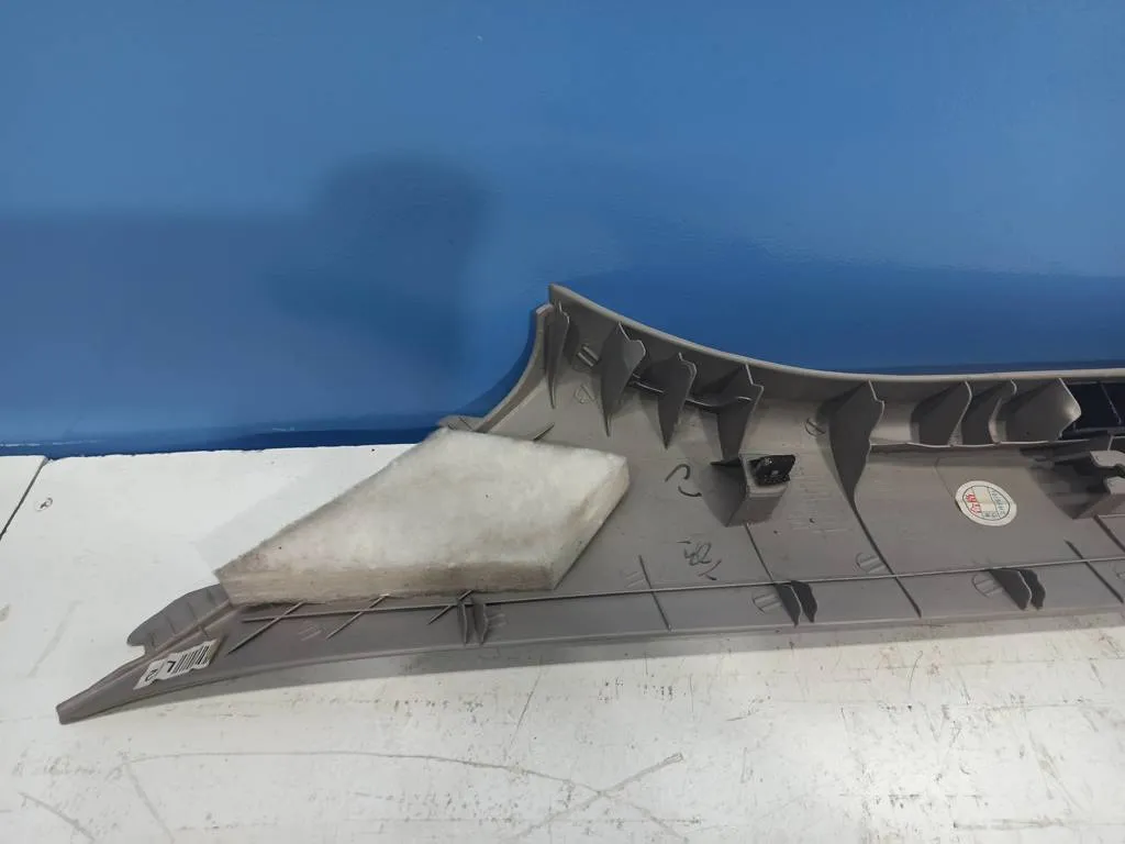 Обшивка передней стойки правая Hyundai Tucson 1 2004-2010