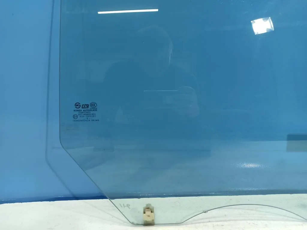 Стекло двери задней правой Hyundai Santa Fe 1 SM 2000-2005