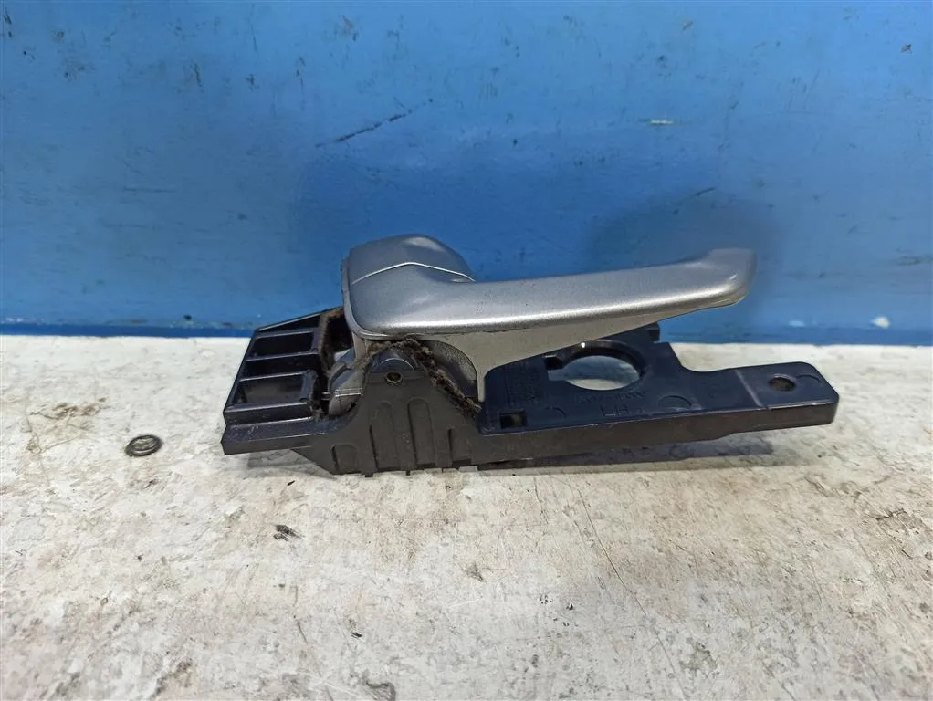 Ручка двери внутренняя левая Kia Sportage 2 2004-2008