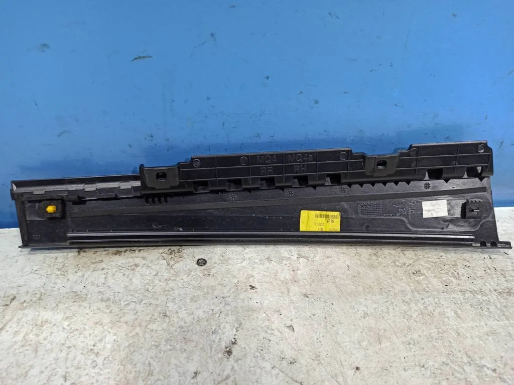 Молдинг двери задней правой Kia Sorento 4 2020-