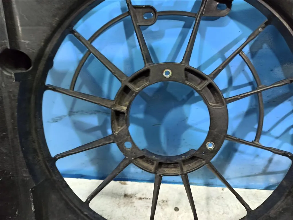 Диффузор вентилятора Toyota RAV 4 CA40 2015-2019