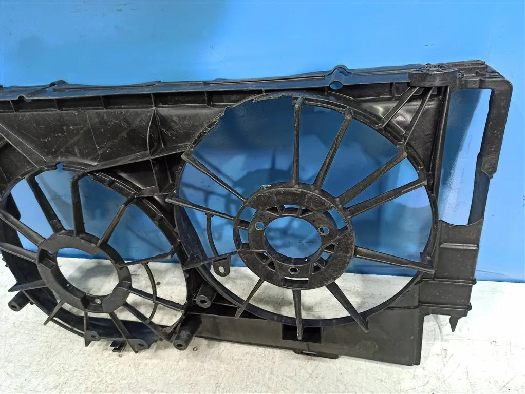 Диффузор вентилятора Toyota RAV 4 CA40 2015-2019