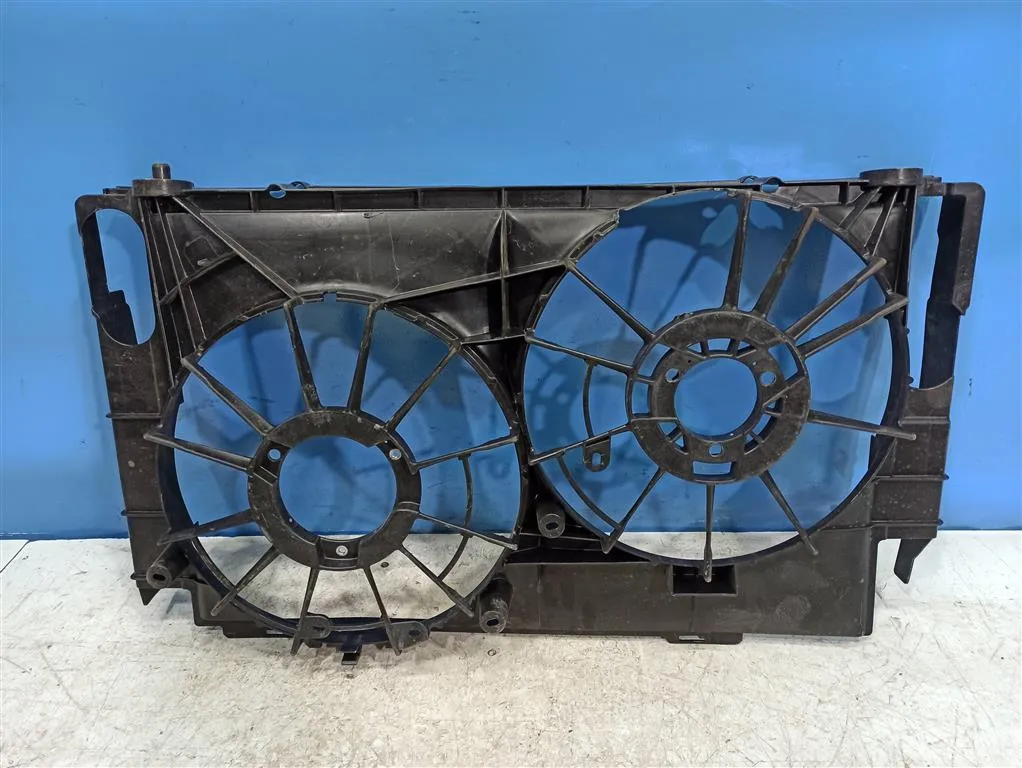 Диффузор вентилятора Toyota RAV 4 CA40 2015-2019