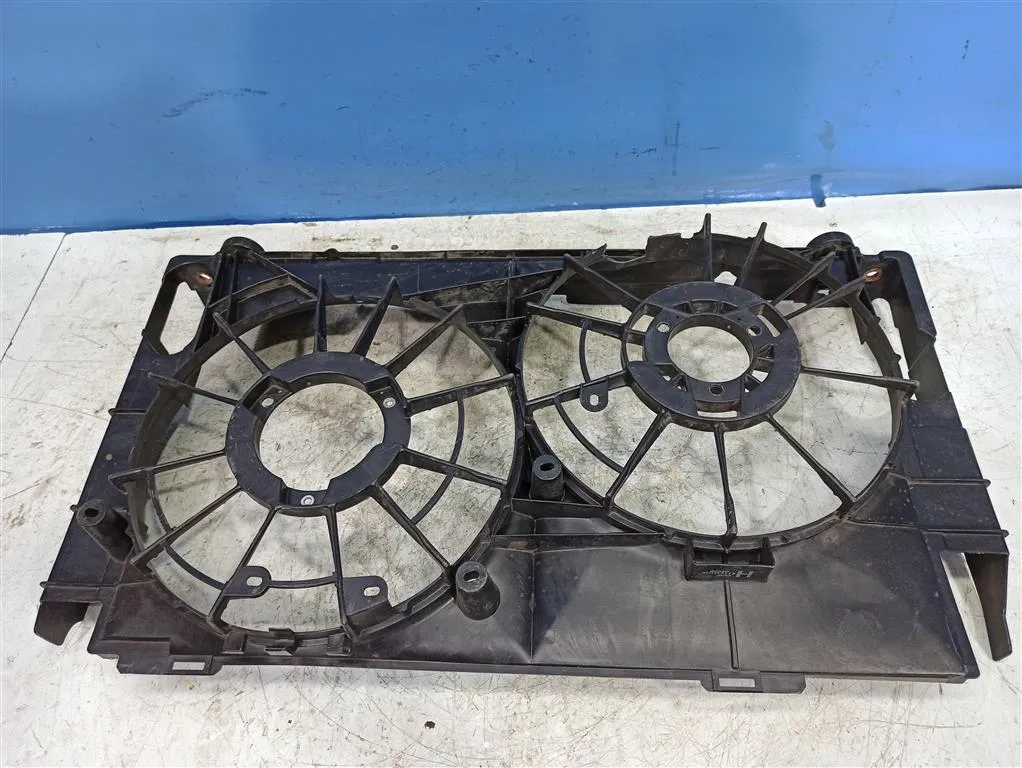 Диффузор вентилятора Toyota RAV 4 CA40 2015-2019