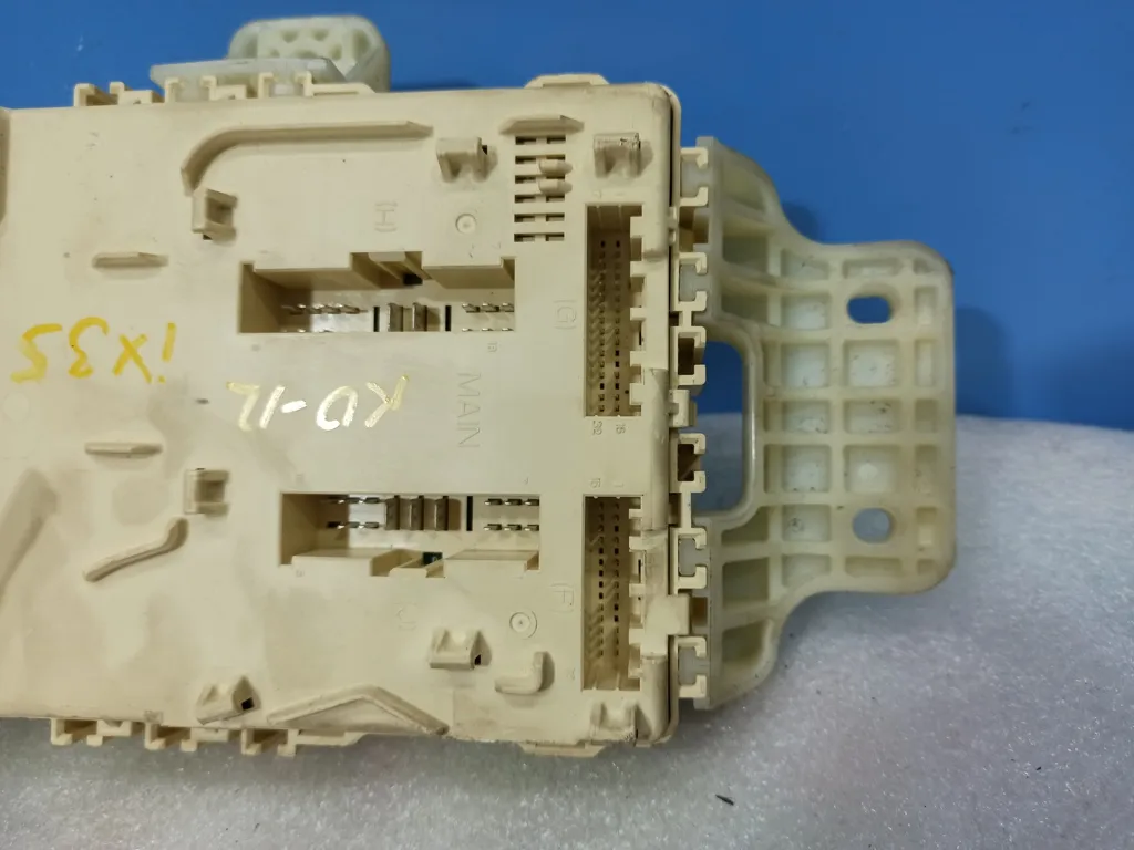 Блок предохранителей салонный Hyundai IX35 1 2010-2013