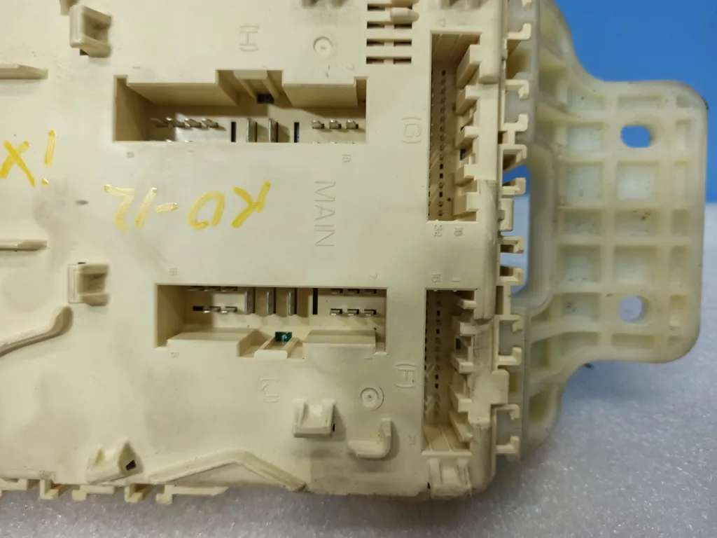 Блок предохранителей салонный Hyundai IX35 1 2010-2013