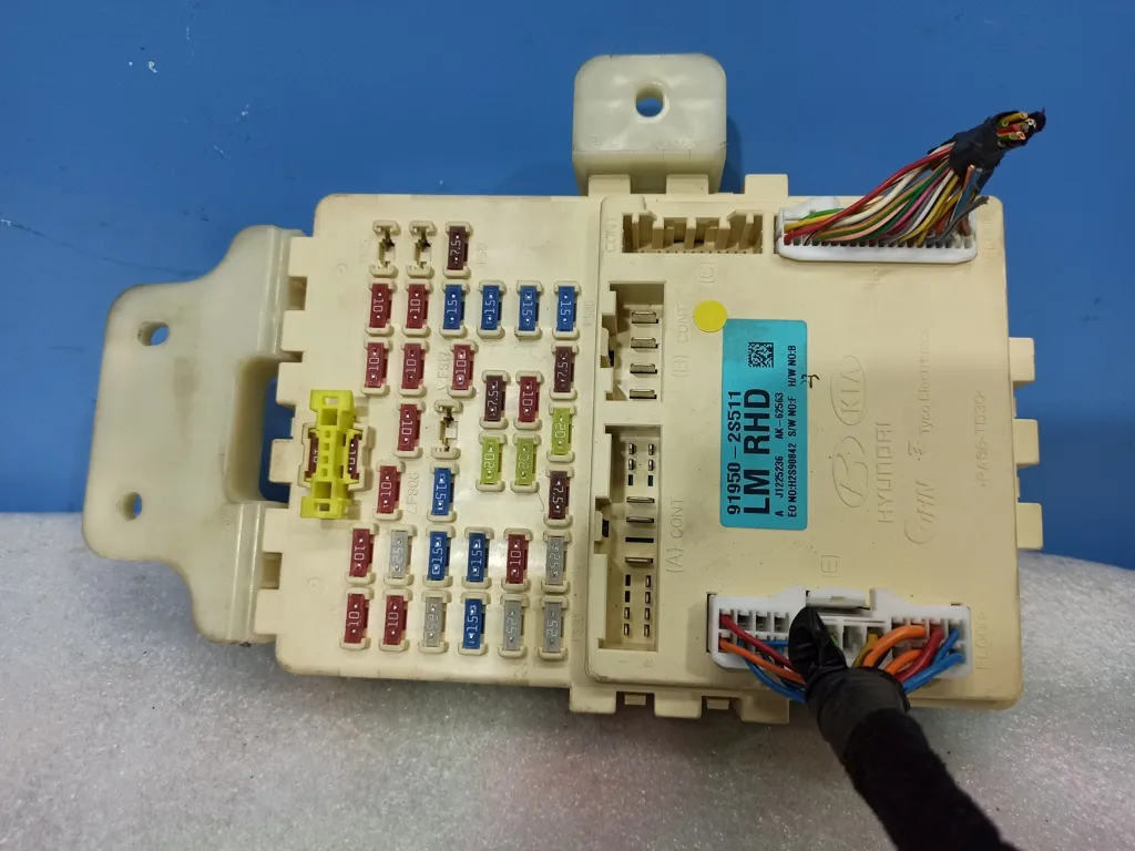 Блок предохранителей салонный Hyundai IX35 1 2010-2013