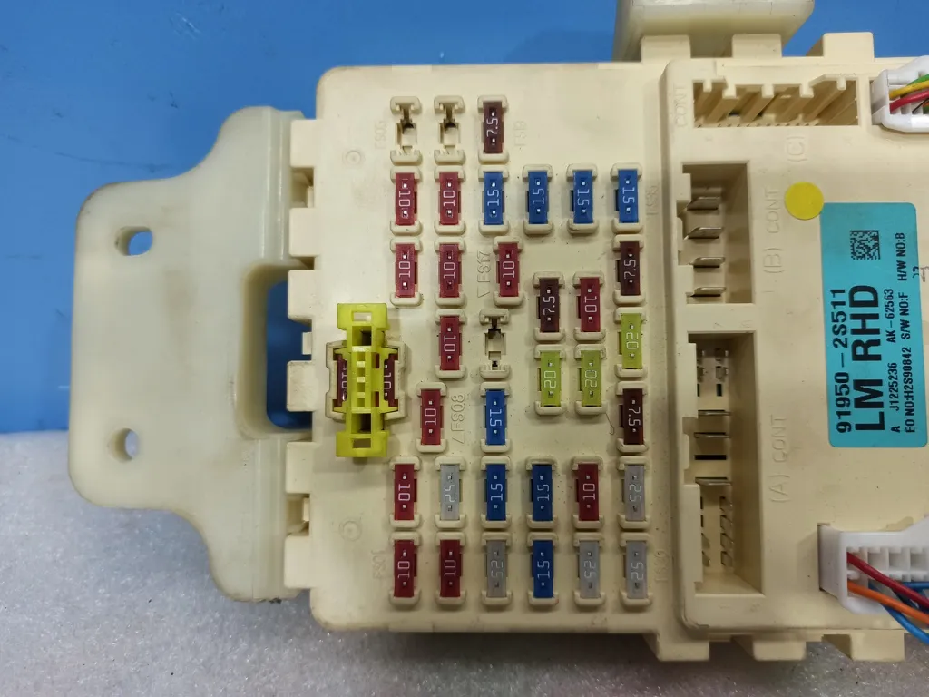 Блок предохранителей салонный Hyundai IX35 1 2010-2013