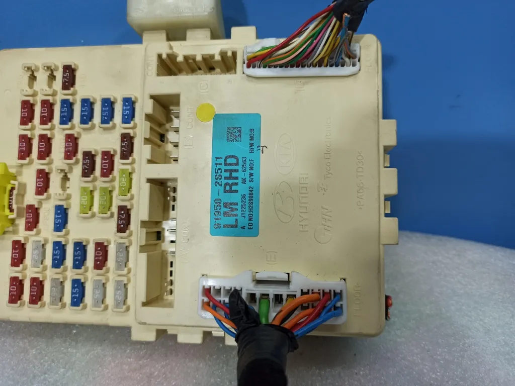 Блок предохранителей салонный Hyundai IX35 1 2010-2013