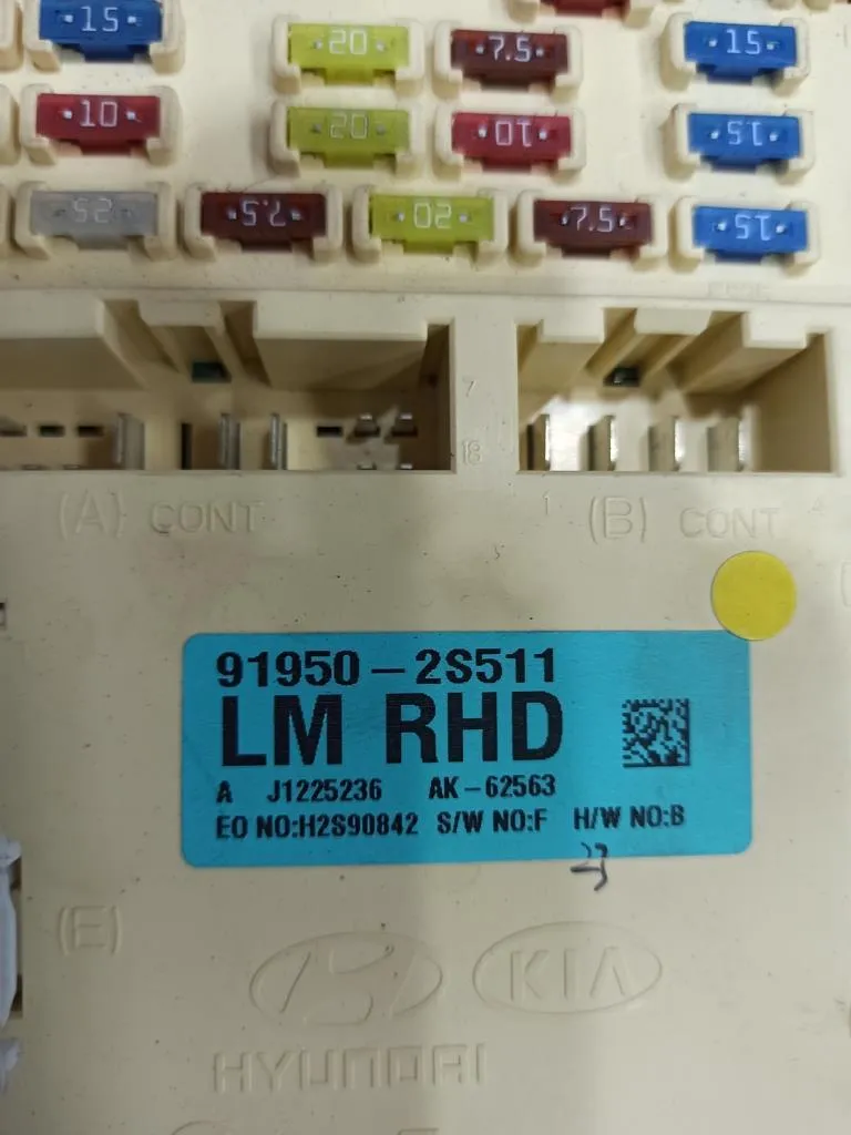 Блок предохранителей салонный Hyundai IX35 1 2010-2013