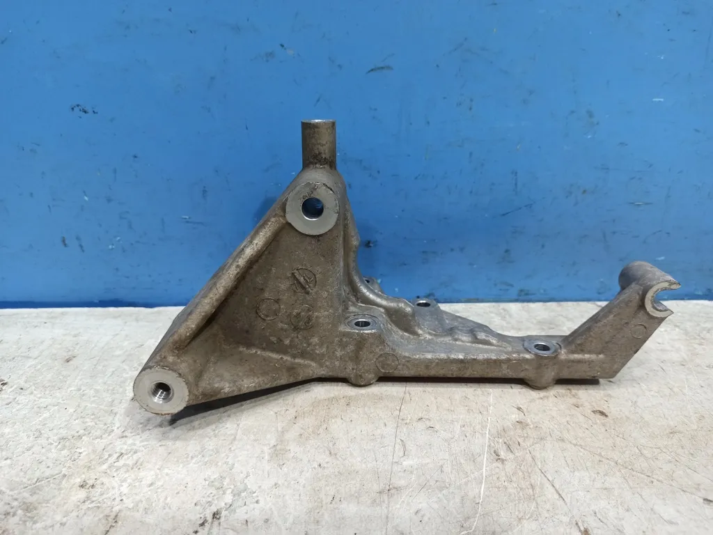 Кронштейн генератора Kia Sorento 1 BL 2006-2009 Рестайлинг