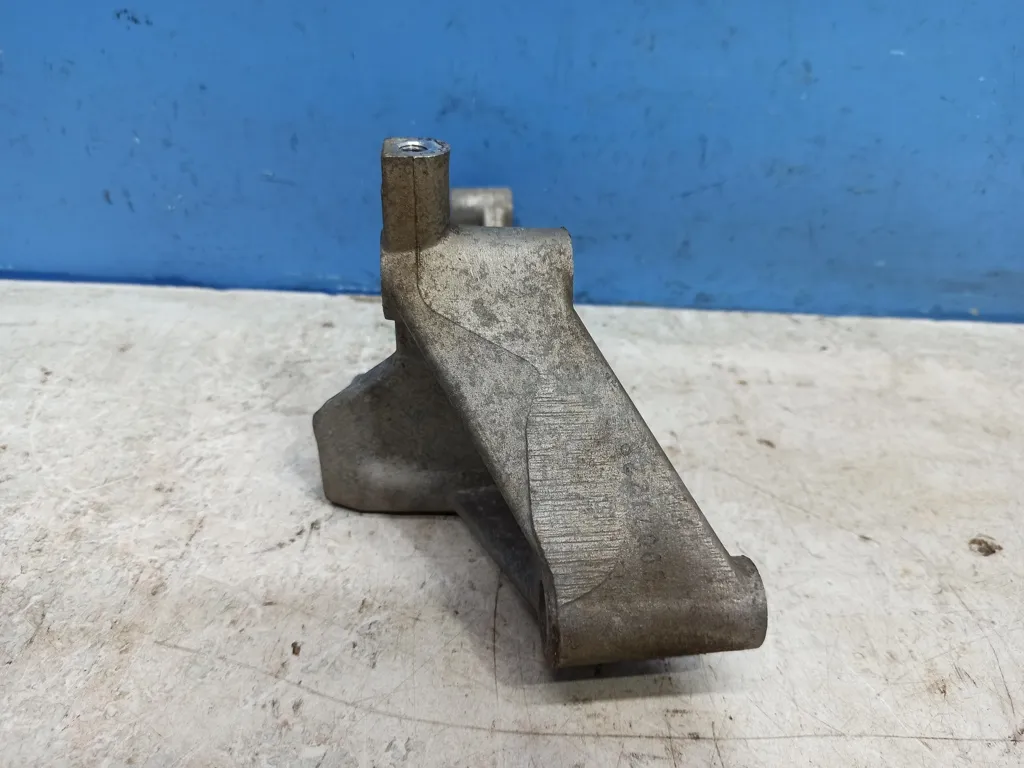 Кронштейн генератора Kia Sorento 1 BL 2006-2009 Рестайлинг