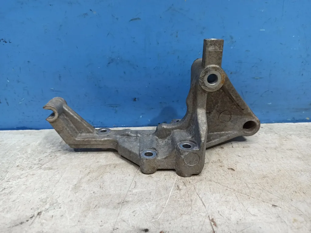 Кронштейн генератора Kia Sorento 1 BL 2006-2009 Рестайлинг