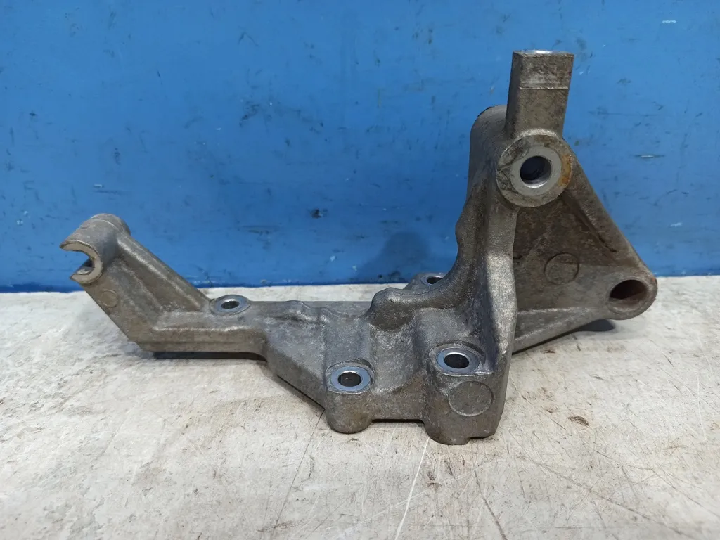 Кронштейн генератора Kia Sorento 1 BL 2006-2009 Рестайлинг