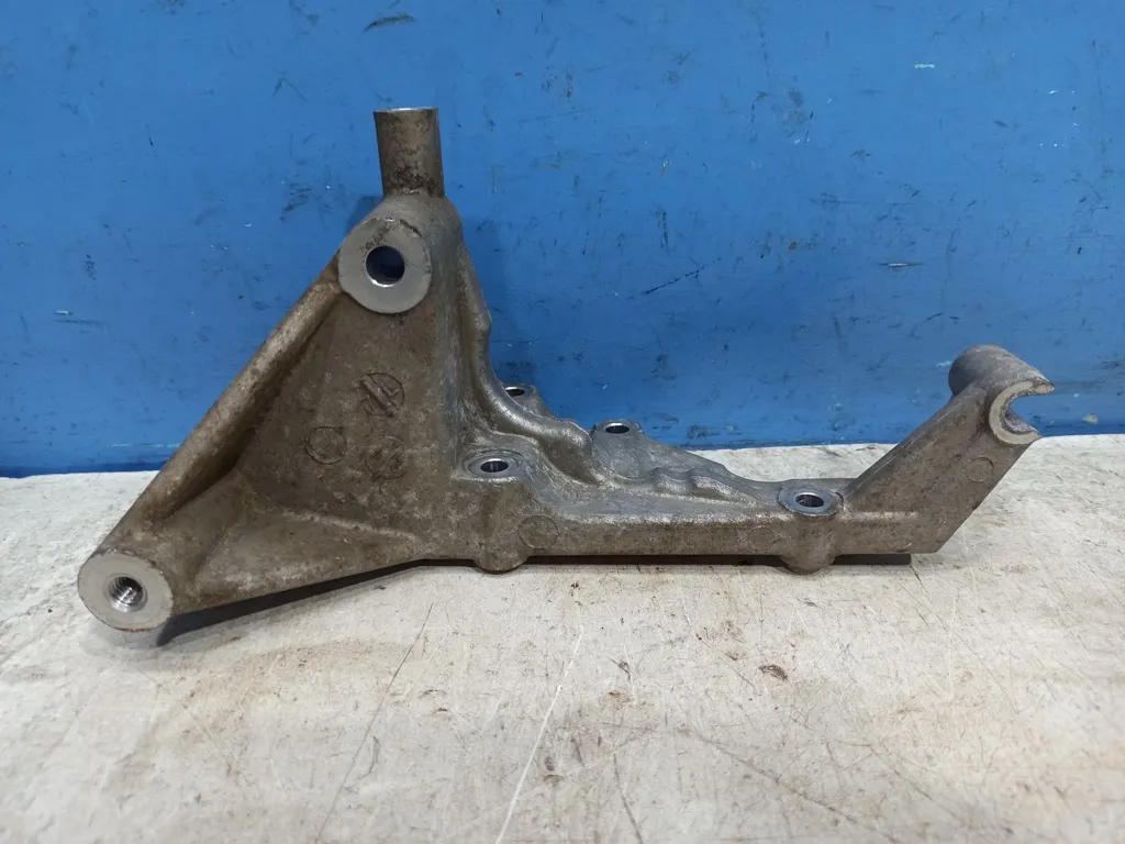 Кронштейн генератора Kia Sorento 1 BL 2006-2009 Рестайлинг