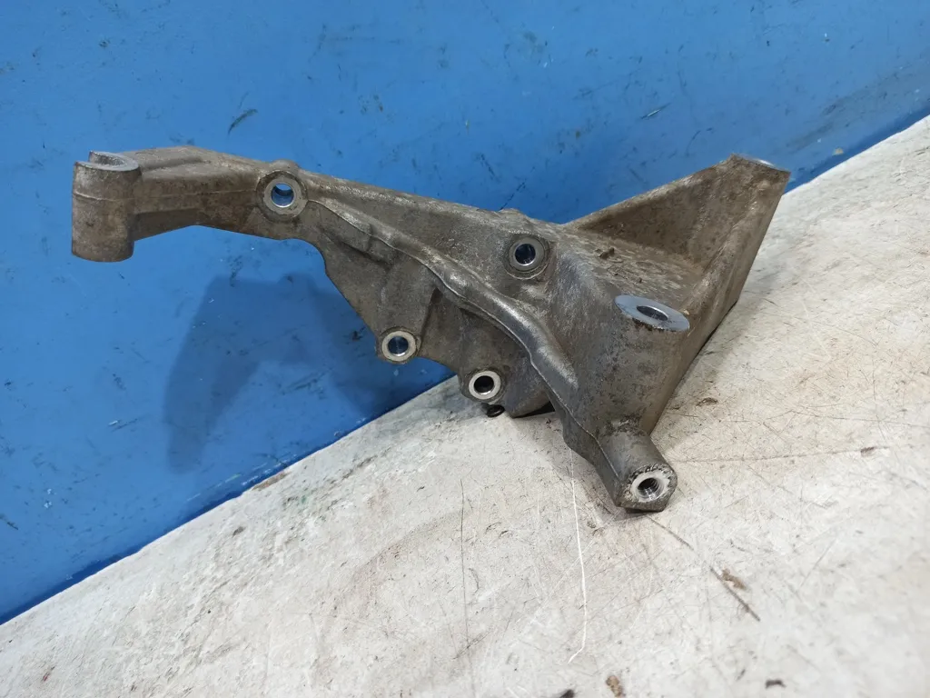 Кронштейн генератора Kia Sorento 1 BL 2006-2009 Рестайлинг