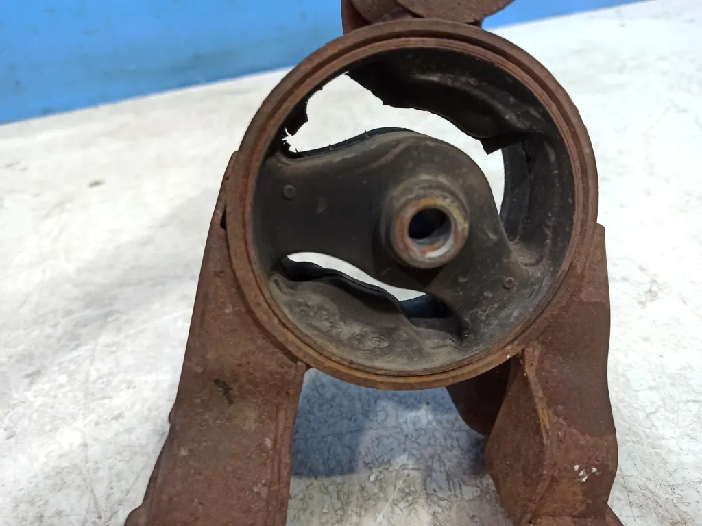 Опора двигателя задняя Kia Cerato 2 2008-2013