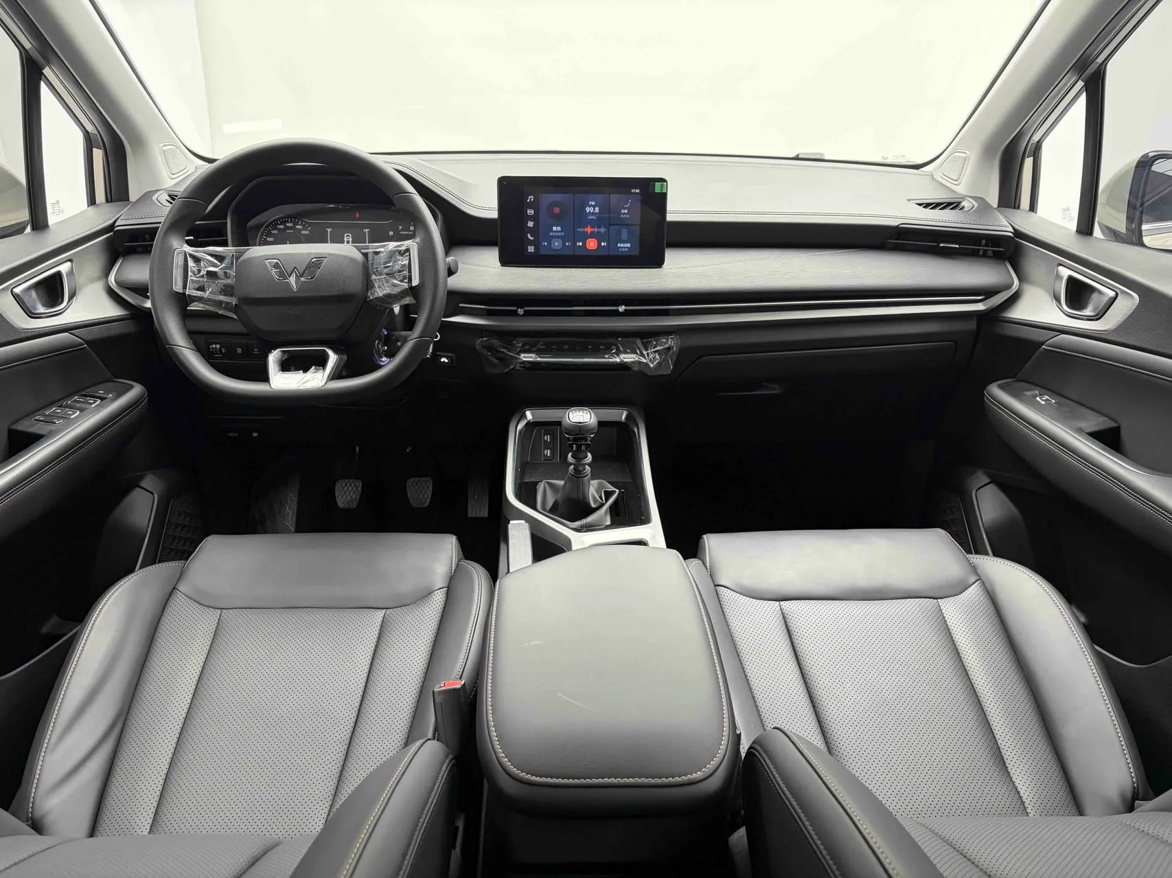 Wuling Jiachen 1.5L Manual Comfort, фото 12