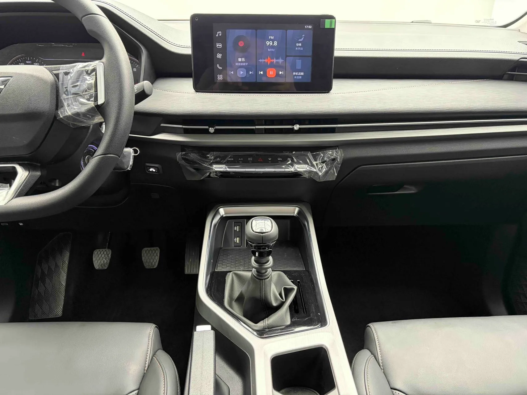 Wuling Jiachen 1.5L Manual Comfort, фото 10