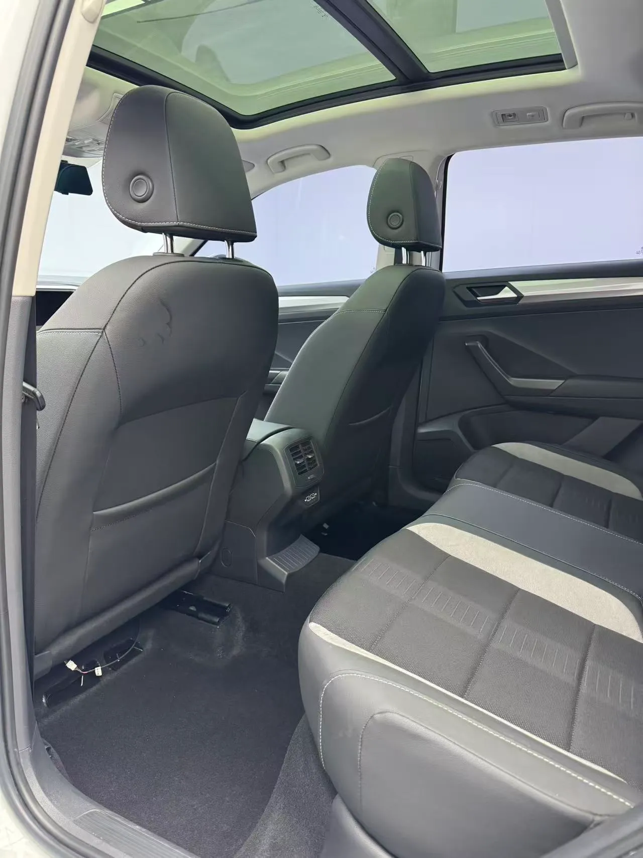 Volkswagen T-Roc 280TSI 2WD Elite, фото 13