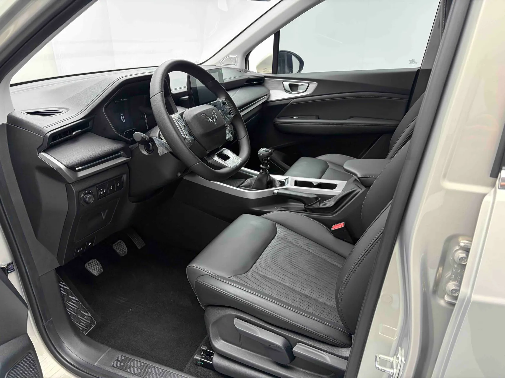 Wuling Jiachen 1.5L Manual Comfort, фото 5