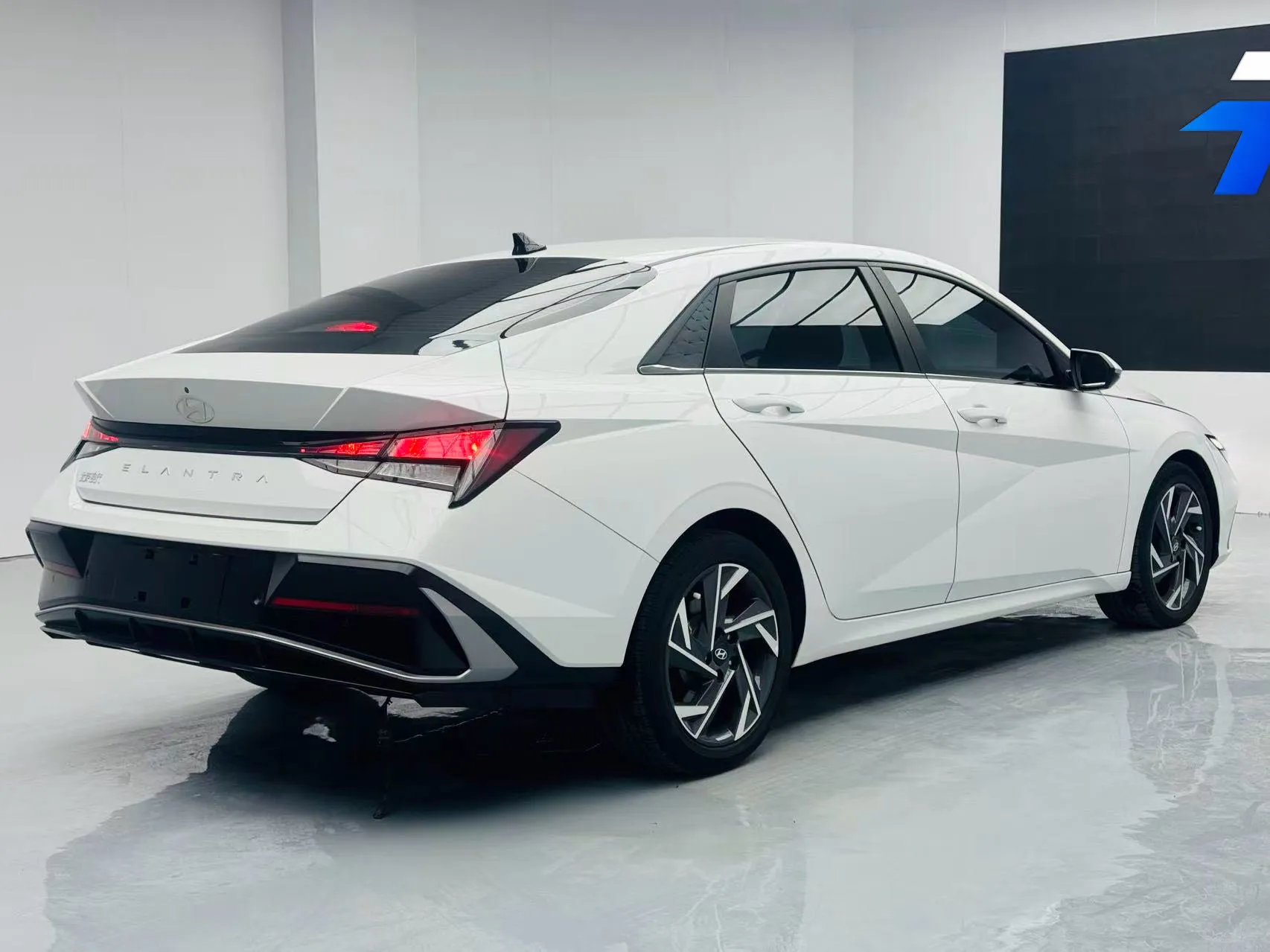 Hyundai Elantra 1.5L GLX Elite, фото 7