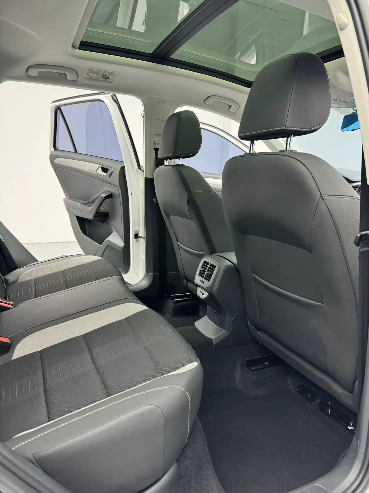 Volkswagen T-Roc 280TSI 2WD Elite, фото 12