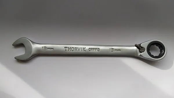 Ключ комбинированный трещоточный с реверсом, 13 мм, Thorvik CRRW13 (53492)