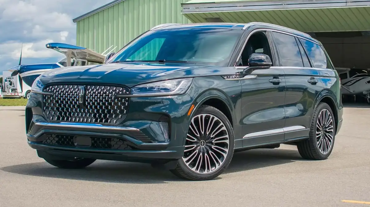 "Эксперты в шоке: Обновление Lincoln Aviator 2025 года разочаровало всех!"