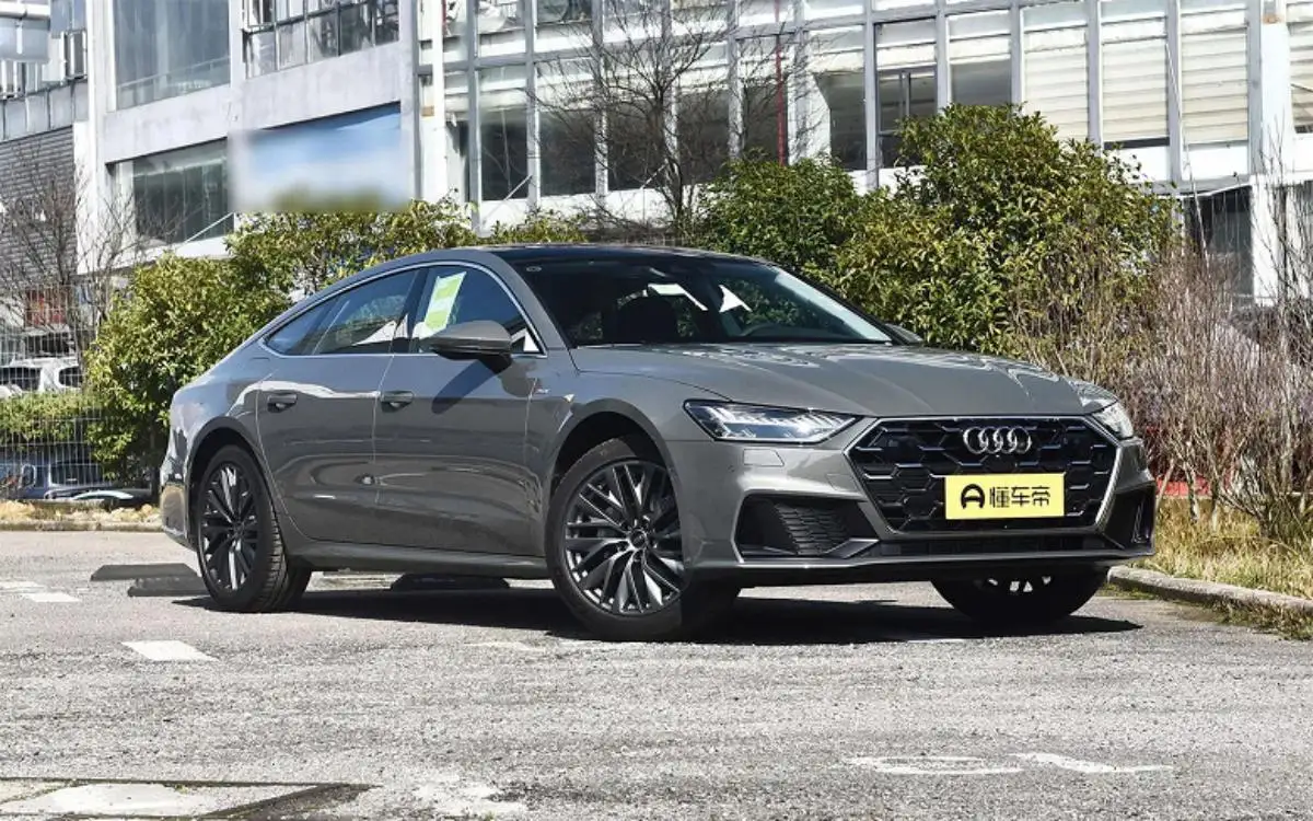 Новый немецкий седан Audi A7 уже в России: Шокирующие подробности!