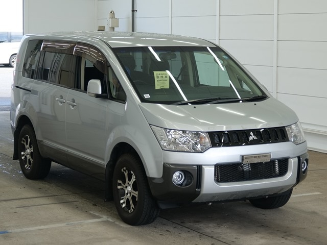 MITSUBISHI DELICA — фото