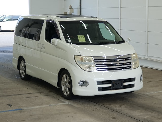 NISSAN ELGRAND — фото
